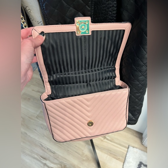 Victoria Secret - Picture 5 of 8